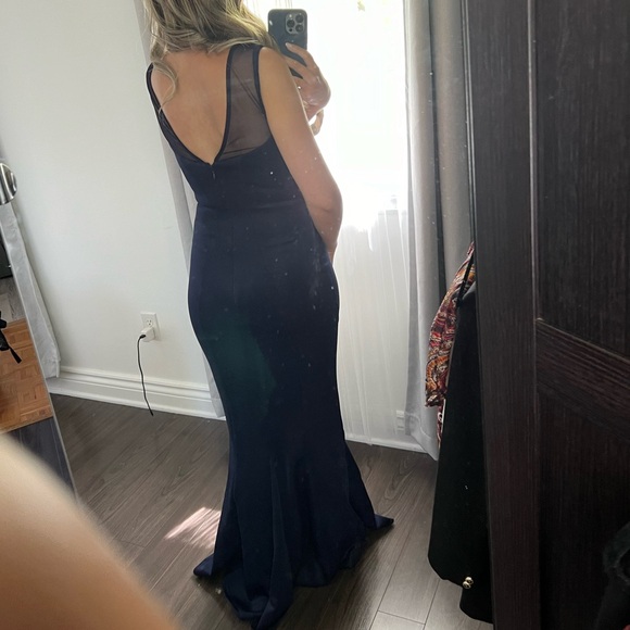 Lace detailing gown - Picture 3 of 8